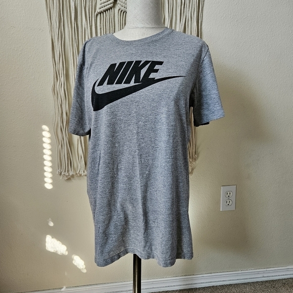 Nike Womans TShirt M - Picture 1 of 8